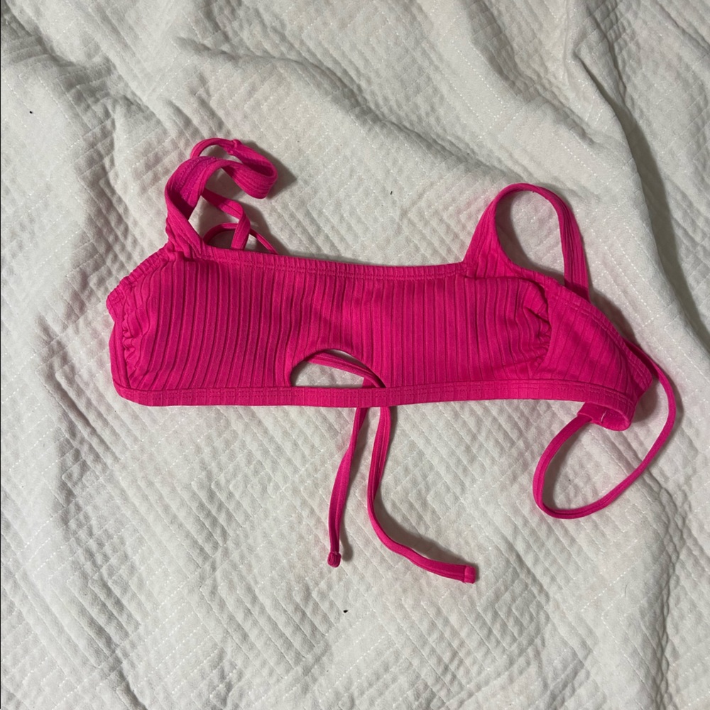 Pink target bikini top, size small, good condition
